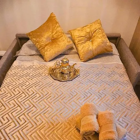 Petit Mansion Juderia Apartman *